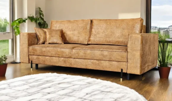 Sofa LOFT w karmelowej tkaninie na metalowych nóżkach w salonie